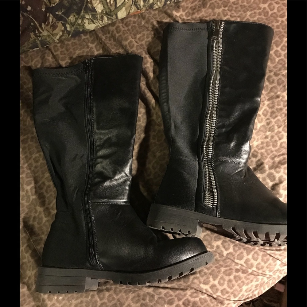 Torrid wise calf side zip black boots size 7😬